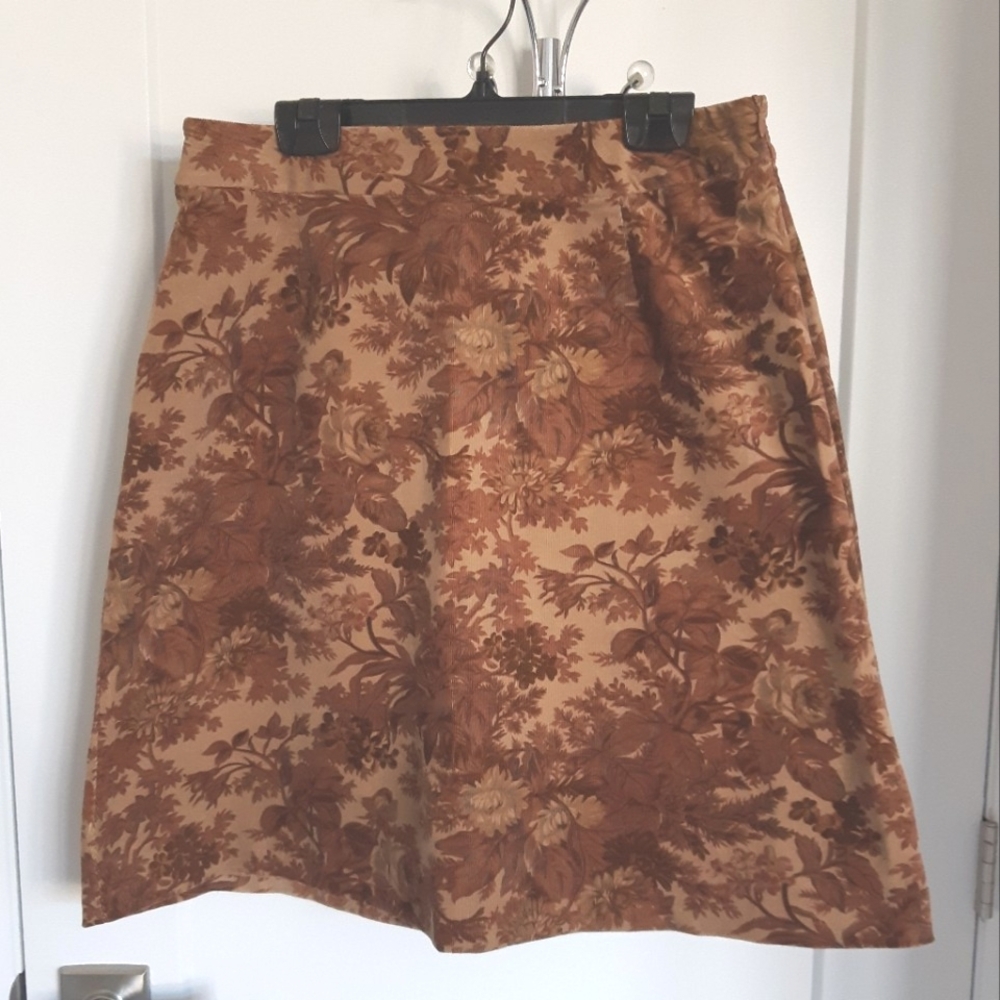 Contemporaine skirt size 10 petite